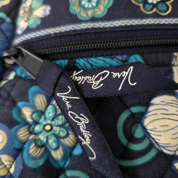 Floral Quilted Shoulder Bag - Picture 6 of 6